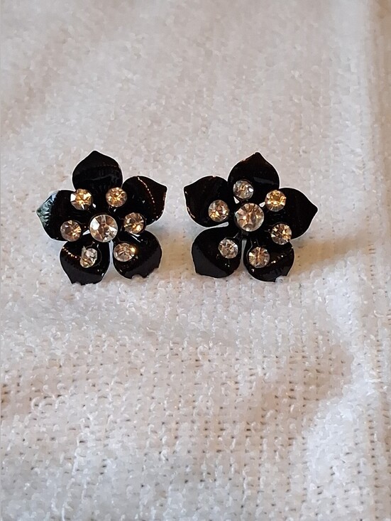 Vintage Jewelry - Vintage Metal Rhinestone Center Flower Earrings